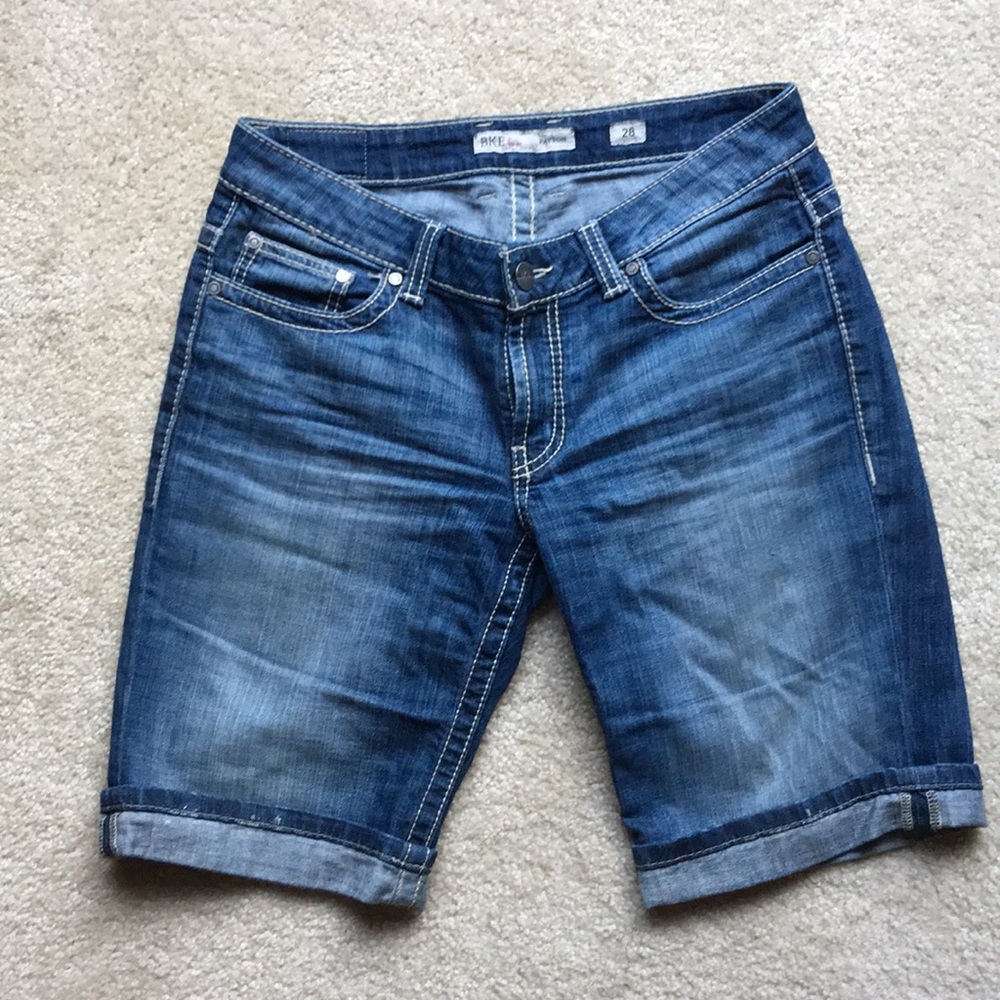 Buckle BKE Denimn Bermuda shorts.